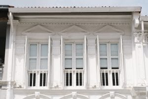 Cách Chọn Vật Liệu Cao Cấp Cho Biệt Thự Tân Cổ Điển Bền Vững 1 colonial style building